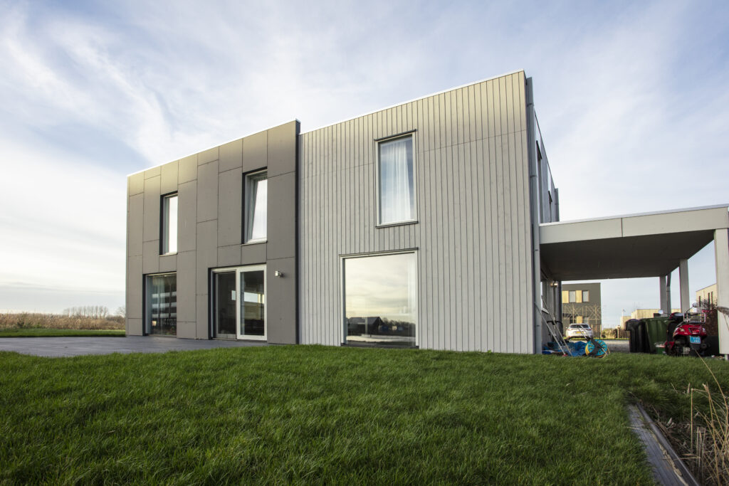 Gurbe modern (2) Gurbe modern (2)